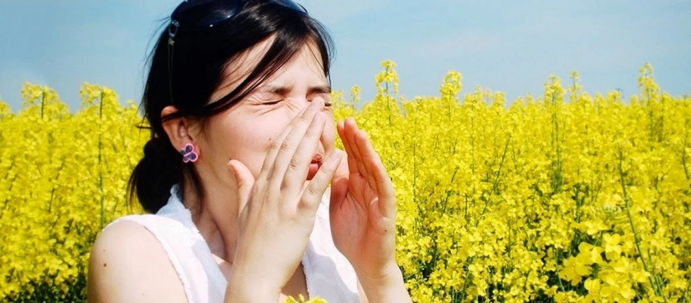 Φτερνίζεστε όταν βγαίνετε στον ήλιο; - Δείτε γιατί σας συμβαίνει (βίντεο)
